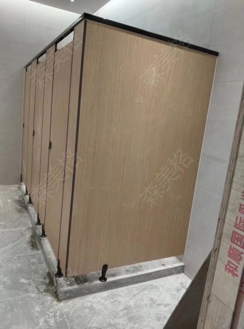 百威（温州）啤酒厂办公室卫生间隔断